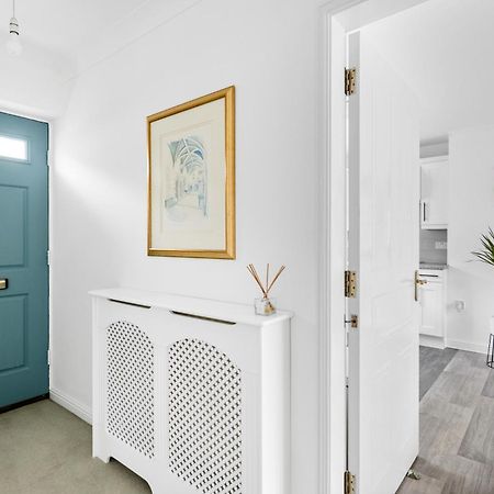 Luxurious 3 Bed House With Free Parking, Close To The Train Station & Town Braintree Exterior photo